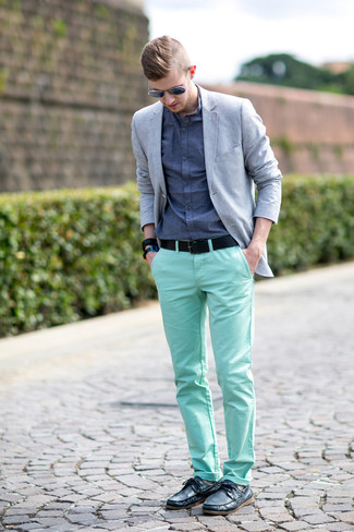 Comment porter un pantalon vert menthe pour un style chic decontractés