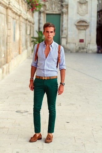 Comment porter un pantalon vert menthe pour un style chic decontractés