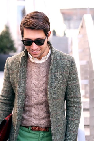 Comment porter un pantalon vert menthe pour un style chic decontractés