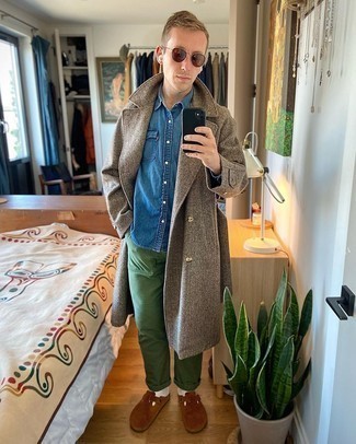 Comment porter un pantalon vert menthe pour un style chic decontractés quand il fait froid