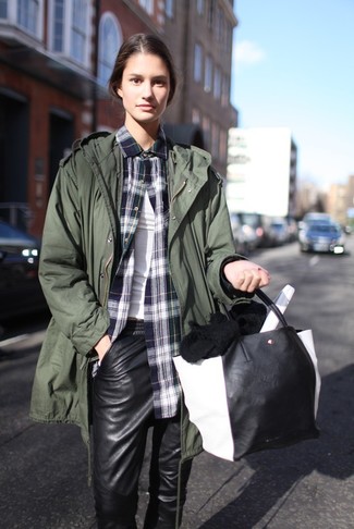 Comment porter une parka vert menthe