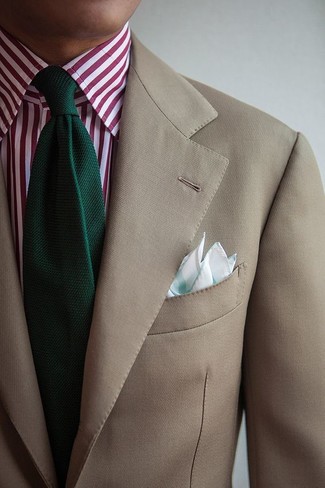 Comment porter une pochette de costume vert menthe