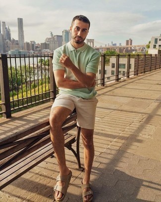 Comment porter un polo vert menthe