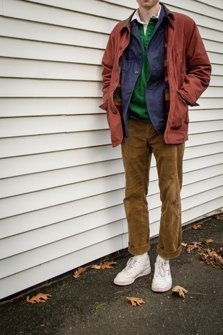 Comment porter un polo vert menthe pour un style chic decontractés en automne