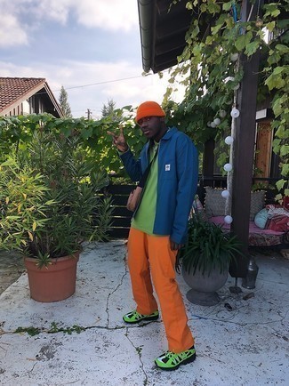 Comment porter un polo vert menthe pour un style decontractés