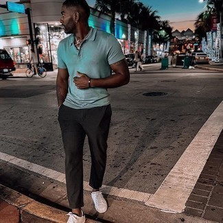 Comment porter un polo vert menthe