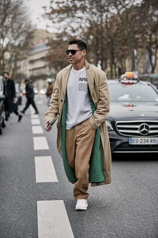 Comment porter une écharpe vert menthe pour un style decontractés au printemps