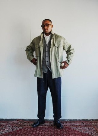 Comment porter une veste-chemise vert menthe quand il fait chaud