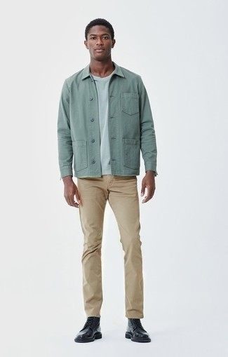 Comment porter une veste-chemise vert menthe quand il fait chaud