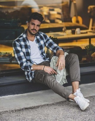 Comment porter une veste-chemise vert menthe quand il fait chaud