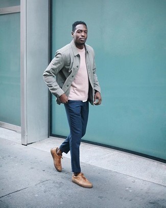 Comment porter une veste-chemise vert menthe quand il fait chaud