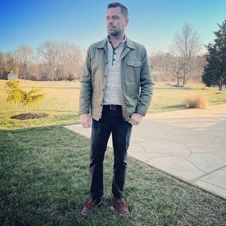 Comment porter une veste-chemise vert menthe quand il fait chaud à 30 ans