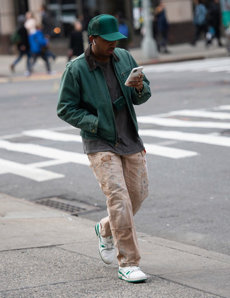 Comment porter des chaussures vert menthe pour un style relax en automne