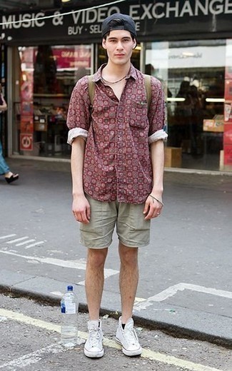 Comment porter un short vert menthe quand il fait chaud