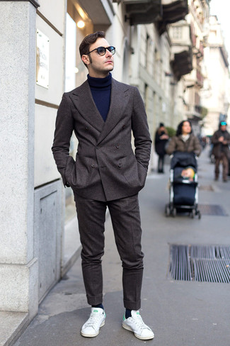 Comment porter des baskets vert menthe pour un style chic decontractés