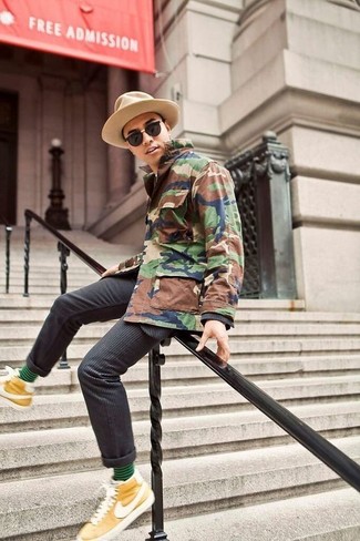 Comment porter des chaussettes vert menthe pour un style chic decontractés quand il fait chaud