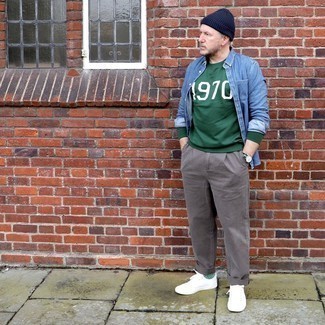 Comment porter des chaussettes vert menthe pour un style decontractés quand il fait chaud