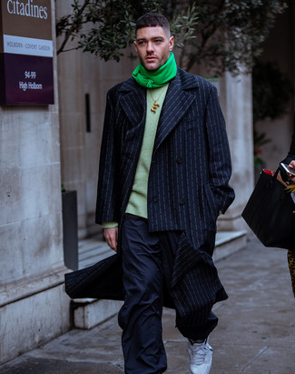 Comment porter une cravate vert menthe pour un style decontractés