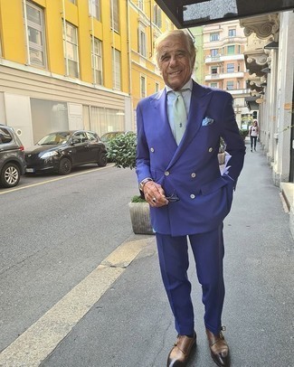 Comment porter une cravate vert menthe quand il fait chaud