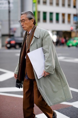 Comment porter un trench vert menthe