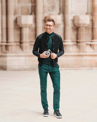 Comment porter un pull à col roulé vert menthe quand il fait chaud