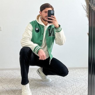 Comment porter une veste universitaire vert menthe