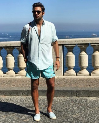 Comment porter une chemise à manches longues à rayures verticales vert menthe