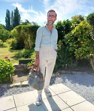 Comment porter une chemise à manches longues à rayures verticales vert menthe