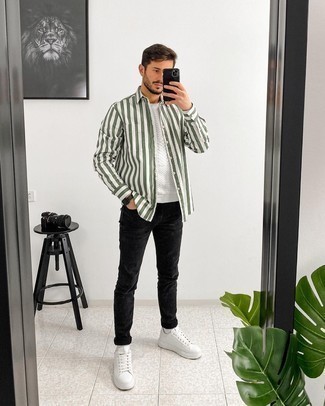 Comment porter une chemise à manches longues à rayures verticales vert menthe