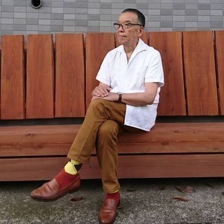 Comment porter des chaussettes à losanges multicolores pour un style chic decontractés