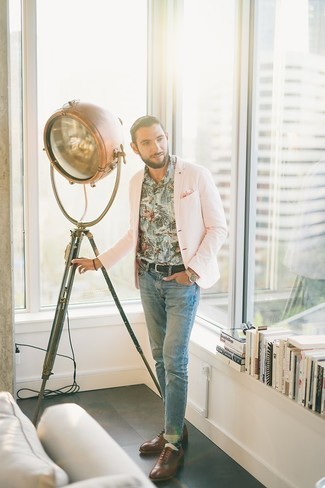 Comment porter des chaussettes à losanges multicolores pour un style chic decontractés