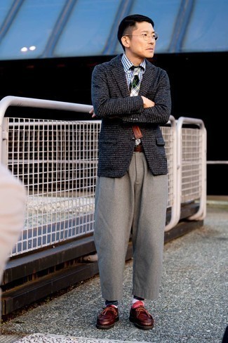 Comment porter des chaussettes à losanges multicolores pour un style chic decontractés