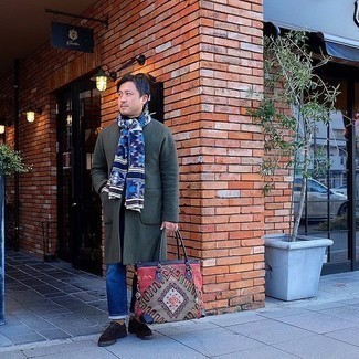 Comment porter un sac multicolore pour un style chic decontractés quand il fait frais