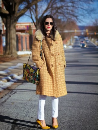 Comment porter un sac multicolore quand il fait froid