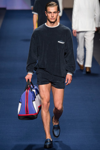 Comment porter un sac multicolore pour un style decontractés quand il fait chaud