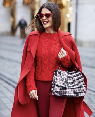 Comment porter un sac multicolore quand il fait froid