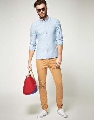 Comment porter un sac multicolore pour un style decontractés quand il fait chaud