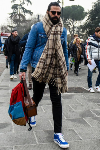 Comment porter un sac multicolore pour un style decontractés quand il fait chaud
