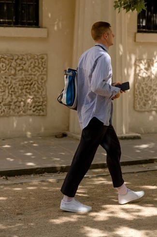 Comment porter un sac multicolore pour un style decontractés quand il fait chaud