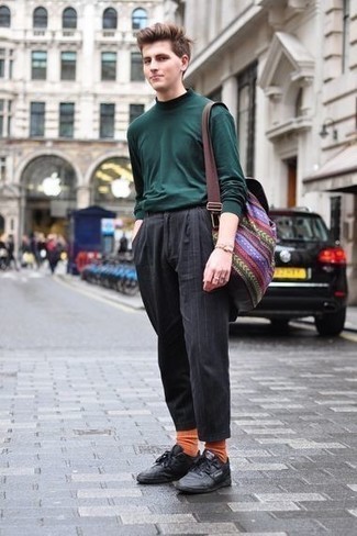 Comment porter un sac multicolore pour un style decontractés quand il fait chaud
