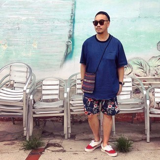 Comment porter un sac multicolore pour un style decontractés quand il fait chaud