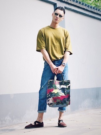 Comment porter un sac multicolore pour un style relax