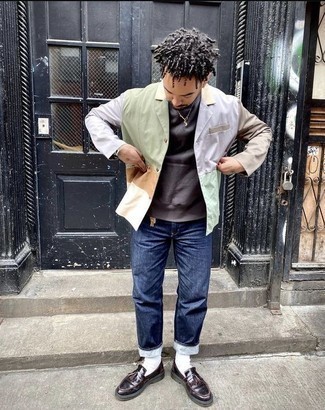 Comment porter un blazer multicolore quand il fait chaud