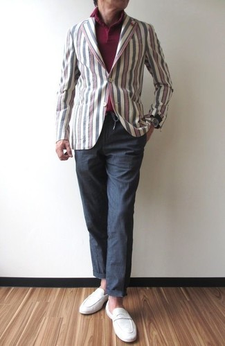 Comment porter un blazer multicolore pour un style chic decontractés en été