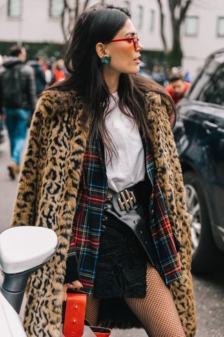 Comment porter un blazer multicolore quand il fait froid