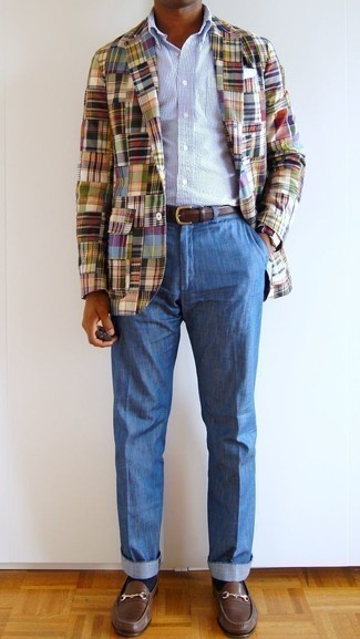 Comment porter un blazer multicolore pour un style chic decontractés en été