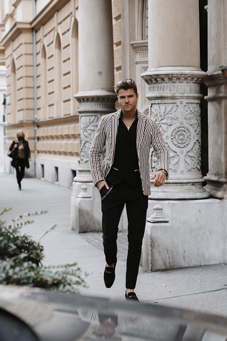 Comment porter un blazer multicolore quand il fait chaud