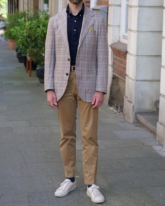 Comment porter un blazer multicolore au printemps