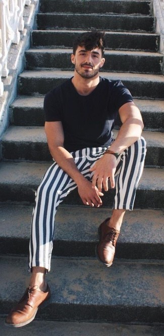 Comment porter un bracelet multicolore pour un style chic decontractés quand il fait très chaud