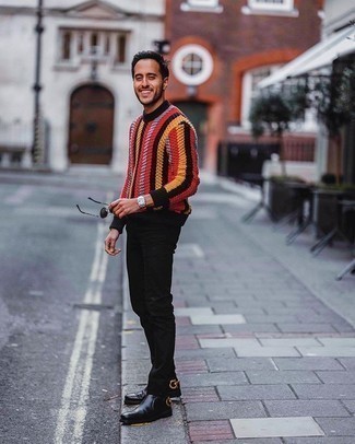 Comment porter un pull torsadé multicolore quand il fait chaud